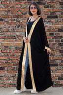 Golden Glory: The Elegant Islamic Kaftan in Black